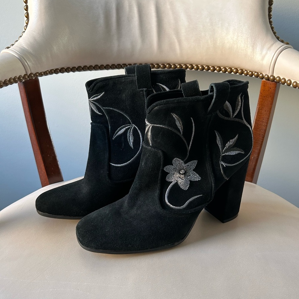 Mauro Volponi black suede embroidered boots